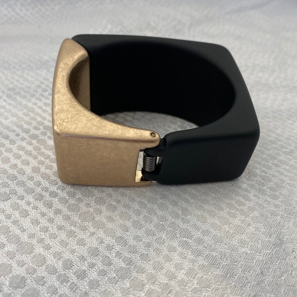 Modern Brushed Gold-tone/Black square hinged resin bangle bracelet & earrings